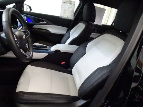 Used 2025 Chevrolet Equinox EV LT FWD image 2