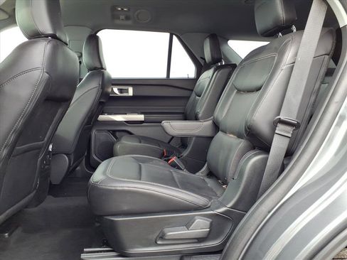 Certified 2022 Ford Explorer XLT w/ Equipment Group 202A image 10