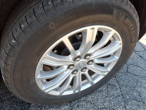 Used 2019 Cadillac XT5 FWD image 14