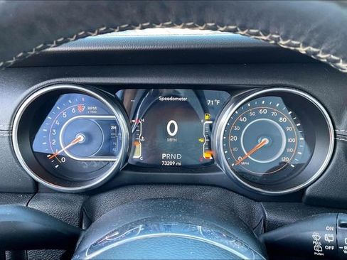 Used 2018 Jeep Wrangler Unlimited Sahara w/ Cold Weather Group AWD/4WD image 10