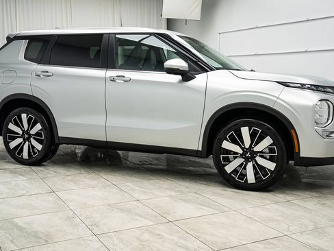 New 2025 Mitsubishi Outlander SE AWD/4WD image 2