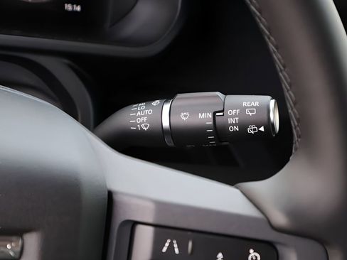 New 2026 Land Rover Defender 110 X-Dynamic SE AWD/4WD image 32