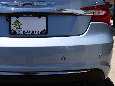 Used 2013 Chrysler 200 Limited FWD image 20