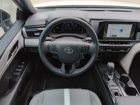 Used 2025 Toyota Camry SE w/ Convenience Package FWD image 16
