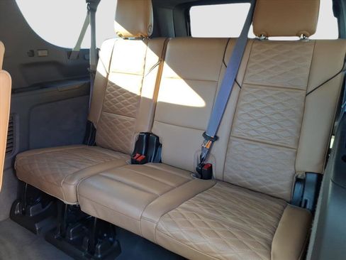 Used 2023 Cadillac Escalade ESV Premium Luxury image 16