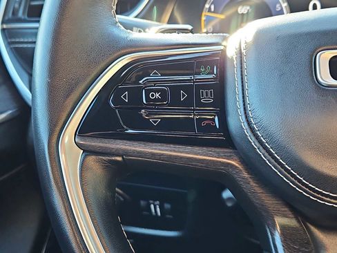 Used 2022 Jeep Grand Cherokee Overland w/ Luxury Tech Group IV image 29