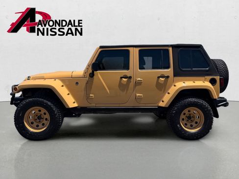 Used 2014 Jeep Wrangler Unlimited Rubicon w/ Connectivity Group AWD/4WD image 2