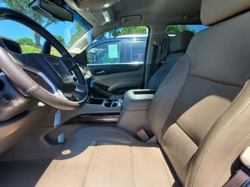 Used 2017 GMC Yukon SLT w/ Premium Edition RWD image 3