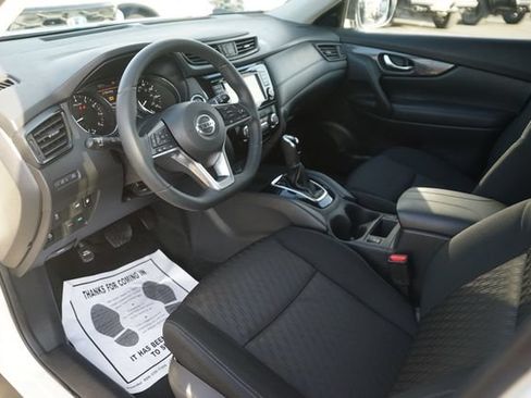 Used 2018 Nissan Rogue SV w/ Premium Package FWD image 8