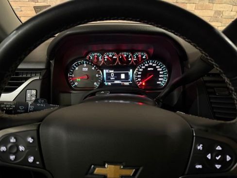 Used 2019 Chevrolet Suburban LT AWD/4WD image 18