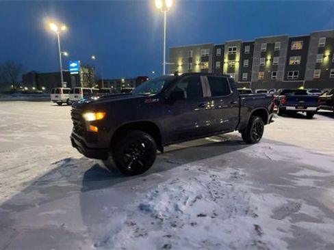 Used 2022 Chevrolet Silverado 1500 Custom Trail Boss w/ LPO, Dark Essentials Package image 4