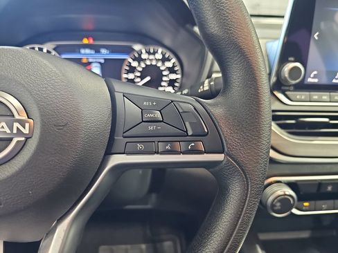 Used 2025 Nissan Altima 2.5 SV FWD image 17