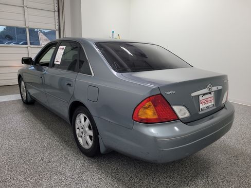 Used 2000 Toyota Avalon XLS FWD image 5