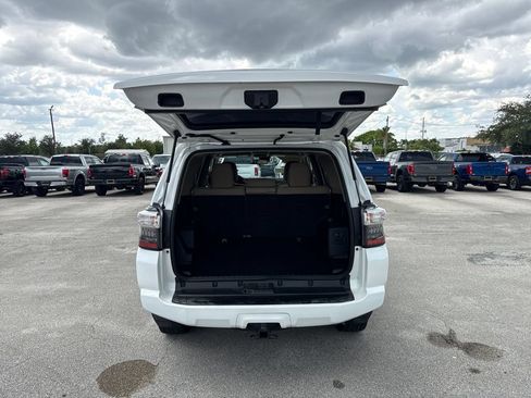 Used 2020 Toyota 4Runner SR5 AWD/4WD image 29