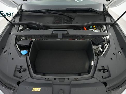 Used 2019 Audi e-tron Premium Plus image 25