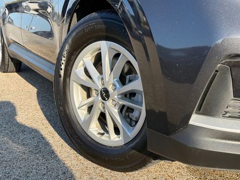 Used 2024 Kia Carnival LX image 2