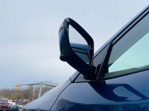 Used 2017 Nissan Pathfinder Platinum w/ Family Entertainment Package image 8