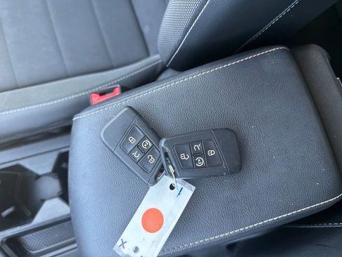 Used 2022 Volkswagen Taos SE image 20