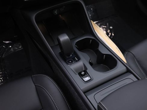 New 2025 Volvo XC40 B5 Core w/ Protection Package Premier image 12