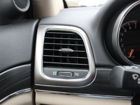 Used 2020 Jeep Grand Cherokee Limited AWD/4WD image 9