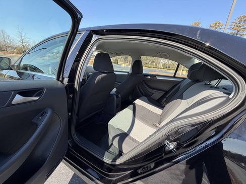 Used 2017 Volkswagen Jetta S image 13