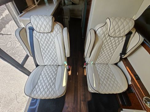 Used 2020 Mercedes-Benz Sprinter 3500 w/ Windows All Around Package image 25