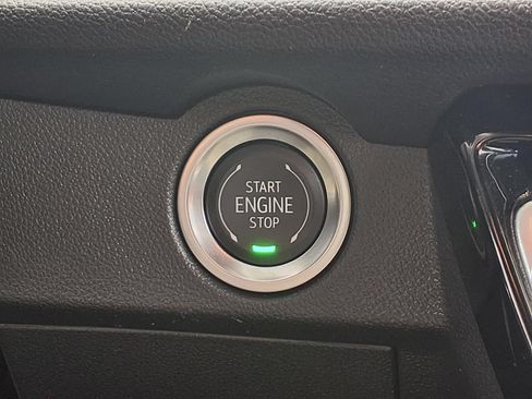 Used 2025 Chevrolet Traverse LT w/ LPO, Floor Liner Package FWD image 4