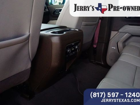 Used 2025 Chevrolet Suburban LT w/ Comfort Package AWD/4WD image 22