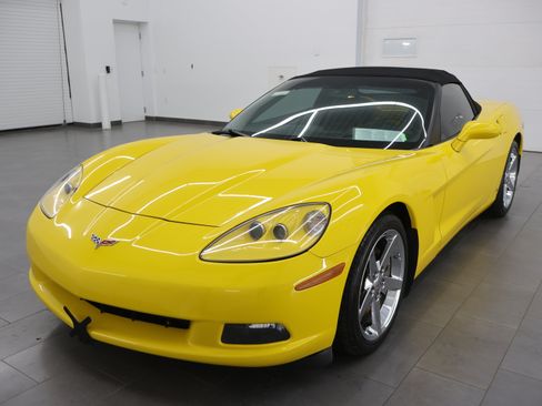 Used 2007 Chevrolet Corvette Coupe w/ Preferred Equipment Group RWD image 7