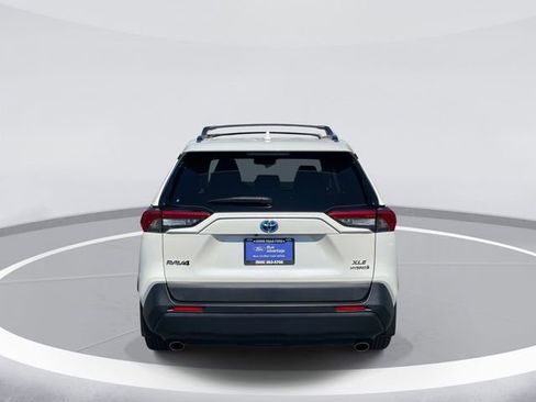 Used 2021 Toyota RAV4 XLE Premium image 5