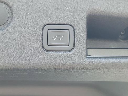 Used 2023 Chevrolet Equinox LT FWD image 12