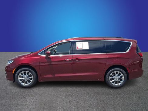 Used 2022 Chrysler Pacifica Touring-L w/ Uconnect Theater Family Group AWD/4WD image 7