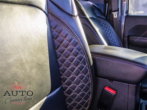 Used 2021 Jeep Gladiator Overland image 16