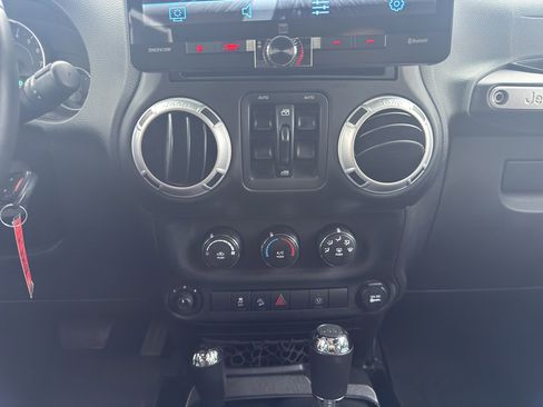 Used 2014 Jeep Wrangler Unlimited Sahara w/ Connectivity Group image 12