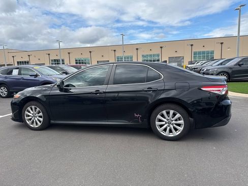 Used 2019 Toyota Camry LE image 4