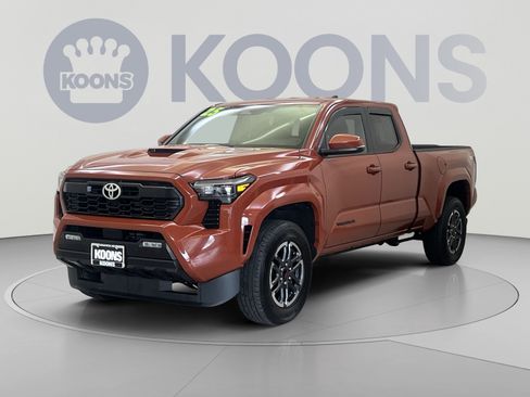 Used 2025 Toyota Tacoma TRD Sport w/ TRD Sport Upgrade Package AWD/4WD image 4