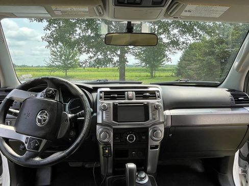 Used 2017 Toyota 4Runner SR5 AWD/4WD image 8