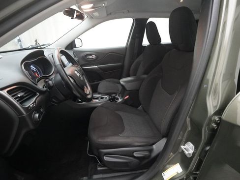 Used 2019 Jeep Cherokee Sport w/ Cold Weather Group image 7