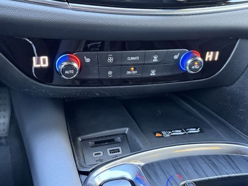 Used 2023 Buick Enclave Essence image 23