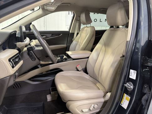 Used 2023 Lincoln Nautilus FWD w/ Premium Package image 8