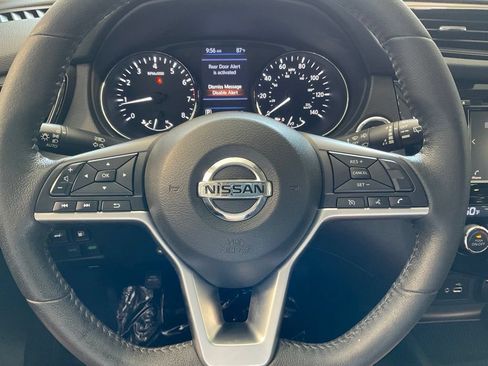 Used 2019 Nissan Rogue SV FWD image 11