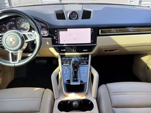 Certified 2022 Porsche Cayenne Platinum Edition image 18