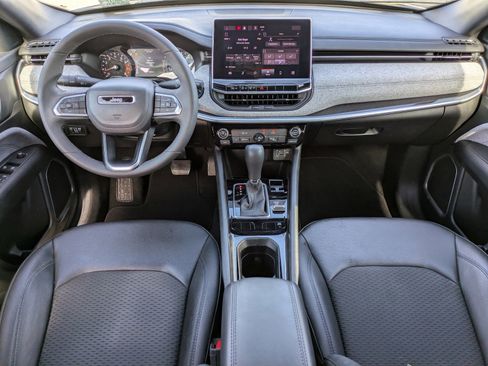 Used 2024 Jeep Compass Latitude image 12