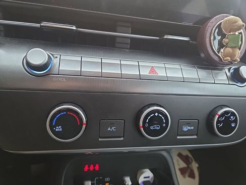 Used 2025 Hyundai Kona SE image 16