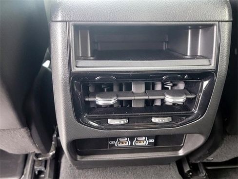 Used 2023 Jeep Grand Cherokee Laredo X image 28