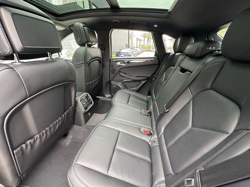 Used 2026 Porsche Macan AWD/4WD image 35