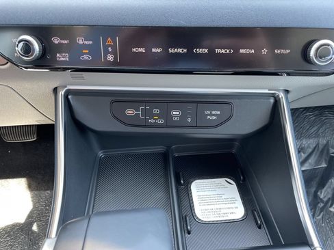 New 2026 Kia Carnival EX FWD image 22