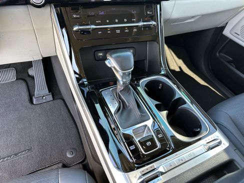 Used 2024 Kia Carnival SX Prestige image 27