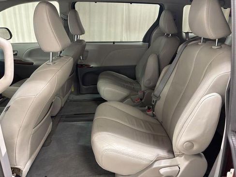 Used 2013 Toyota Sienna XLE image 12