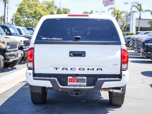 Used 2019 Toyota Tacoma TRD Sport AWD/4WD image 7